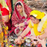 Nidhi Jha Instagram – आप सभी देशवासियों को “वट सावित्री” पूजा जी ढेरों शुभकामनाएं। प्रिय धर्मपत्नी जी मैं वाकई बहुत खुशनसीब हूं कि आप मेरी जिंदगी में आई। पूजा पाठ या कोई भी त्योहार हो। हर संस्कारों को कैसे निभाया जाता है इसमें आपका कोई जोड़ नहीं। U r my Proud ❤️❤️❤️
Love You Nikku ❤️❤️❤️
#nemonikkuforever🧿❤️
