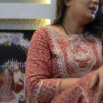Nidhi Jha Instagram – हमारे प्यार की याद रहेगी,
घर में यह सौगात रहेगी,
दीवारों से लिपटी हमारी यादें पिया,
तुम संग अब मेरी हर सांस रहेगी♥️
#nemonikkuforever🧿❤️