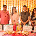 Nidhi Jha Instagram – सिनेमा ज़ी सिनेमा…
कुछ ऐसी फिल्मों की शुरुआत आज हुई है जिसकी कहानी वाकई मेरे दिल के बेहद करीब है। जोकर, कभी अलविदा ना कहना, चाची नंबर वन,  यह तीन फिल्में यश कुमार इंटरटेनमेंट के बैनर तले बन रही है। जिसकी निर्मात्री हैं निधि मिश्रा। साथ ही साथ शैलेंद्र कुमार प्रोडक्शन से “भैया राजा बजाएगा बाजा” फिल्म बन रही है। एक यकीन एक वादा जो आप लोगों से है। वह यह की ये चारों सिनेमा बेहतरीन फिल्में बनकर आप सबके सामने आएगी। दिन और रात आप सबको बेहतरीन सिनेमा देने के प्रयास आप सबका – यश कुमार और उसकी प्यारी सी टीम।
