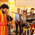 Nidhi Jha Instagram – सिनेमा ज़ी सिनेमा…
कुछ ऐसी फिल्मों की शुरुआत आज हुई है जिसकी कहानी वाकई मेरे दिल के बेहद करीब है। जोकर, कभी अलविदा ना कहना, चाची नंबर वन,  यह तीन फिल्में यश कुमार इंटरटेनमेंट के बैनर तले बन रही है। जिसकी निर्मात्री हैं निधि मिश्रा। साथ ही साथ शैलेंद्र कुमार प्रोडक्शन से “भैया राजा बजाएगा बाजा” फिल्म बन रही है। एक यकीन एक वादा जो आप लोगों से है। वह यह की ये चारों सिनेमा बेहतरीन फिल्में बनकर आप सबके सामने आएगी। दिन और रात आप सबको बेहतरीन सिनेमा देने के प्रयास आप सबका – यश कुमार और उसकी प्यारी सी टीम।