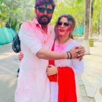 Nidhi Jha Instagram – इस साल के खूबसूरत सी होली धर्मपत्नी जी के साथ मनाया… आप सभी को भी यश कुमार और निधि मिश्रा की तरफ से होली की ढेर सारी शुभकामनाएं। आप सभी आजीवन स्वस्थ और प्रसन्न रहें।
