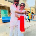 Nidhi Jha Instagram – इस साल के खूबसूरत सी होली धर्मपत्नी जी के साथ मनाया… आप सभी को भी यश कुमार और निधि मिश्रा की तरफ से होली की ढेर सारी शुभकामनाएं। आप सभी आजीवन स्वस्थ और प्रसन्न रहें।