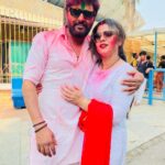 Nidhi Jha Instagram – इस साल के खूबसूरत सी होली धर्मपत्नी जी के साथ मनाया… आप सभी को भी यश कुमार और निधि मिश्रा की तरफ से होली की ढेर सारी शुभकामनाएं। आप सभी आजीवन स्वस्थ और प्रसन्न रहें।