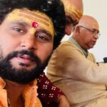 Nidhi Jha Instagram – “रुद्राभिषेक” धर्मपत्नी जी और बाबू जी के साथ।।। हर हर महादेव 🙏🔱🙏