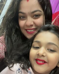 Nidhi Jha Instagram - इस वर्ष की मकर संक्रांति, आपके लिए हो तिल लड्डू जैसी मीठी,
मिले कामयाबी पतंग जैसी ऊंची.
इसी कामना के साथ हैप्पी मकर संक्रांति  आप सबको 🙏🏼