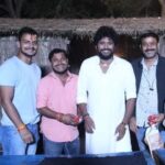 Nidhi Jha Instagram - हमारी कंपनी ,, यश कुमार एंटरटेनमेंट ,, के द्वारा दीपावली के शुभ अवसर पर पूरी यूनिट को उपहार के रूप में चांदी का सिक्का और मिठाइयां दी गई ,हमारे बॉस Nidhi Yash Mishra ( mam) & Yash Kumarr ( sir ) आप दोनो लोग को दिल से धन्यवाद ! इस प्यारी सी तस्वीर में अपने बॉस के हाथो तोहफा लेते हुए आपका ,, सूरज कुमार महादेव हमारी कंपनी को बहुत तरक्की दें,ऐसे ही आप सबका प्यार आशीर्वाद बनी रहे ,ताकि जल्द ही ,,यश कुमार एंटरटेनमेंट,, दुनिया की सबसे बड़ी कंपनी बनकर खड़ी हो ,धन्यवाद ! हर हर महादेव आपका,, सूरज कुमार