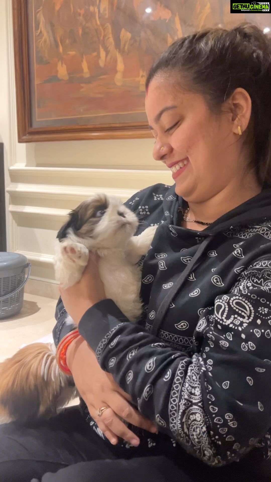 Nidhi Jha Instagram - Welcoming New member at our place “Parle-G “♥️ Thank you baby @yashkumarr12 for tolerating all my Nakraas❤️ I love you the most♥️🧿 #nemonikkuforever🧿❤️