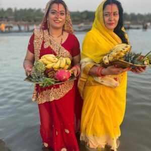 Nidhi Jha Instagram - जय छठी मईया। धर्मपत्नी जी मुझे सच मे आप पर गर्व है। u r really proud Wife. छठी मईया आपको आजीवन खुश रखें My bachha❤️ lots of love Wifi❤️❤️❤️