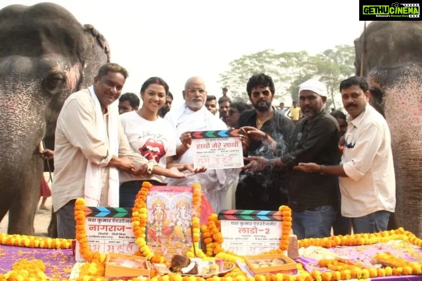 Nidhi Jha Instagram - HATHI MERE SAATHI ,,Mere boss ka ek aur dhamaka,, ,,Yash Kumar Entertainment ,,ke banner se shoot start ,, Aapka,, Suraj kumarr