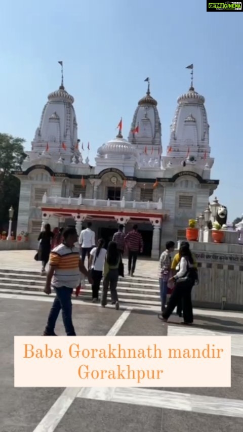 Nidhi Jha Instagram - Baba Gorakhnath mandir me aaj boss k saath darshan karne ka saubhagya prapt hua Baba Gorakhnath ki Jay,,, Aapka ,, Suraj kumarr