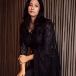 Niharica Raizada Instagram - The Black Lust #NiharicaRaizada Photography @tai_hsin_photography Hair @sanjeewaniembuldeniya Styled @banthia.kapil Designer @aynaaworld