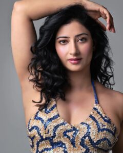 Niharica Raizada Instagram - Tuje kya pata jaaniye...

#NiharicaRaizada 

Shot by @mandar_photos 
Studio @mkg_film_studio 
Muse @official_niharica_raizada