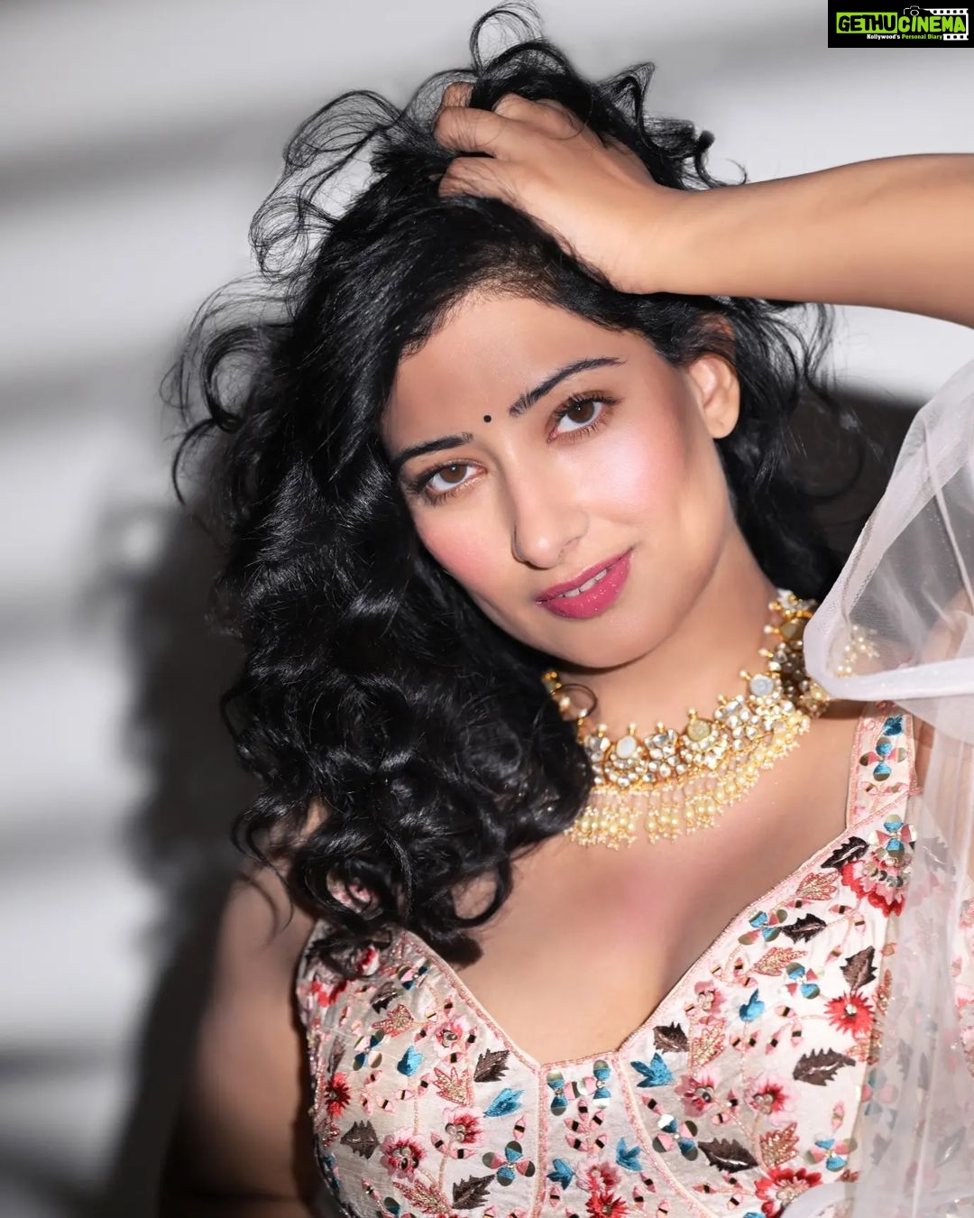 Niharica Raizada - 4.7K Likes - Curls
Shot by @mandar_photos
Studio @mkg_film_studio
Muse @official_niharica_raizada
#NiharicaRaizada