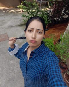 Niharica Raizada Instagram - I feel cute in a pony tail.

I think all girls should do Sunday Pony Tail Day.

#PonyTail
#MayaDarling
#NiharicaRaizada