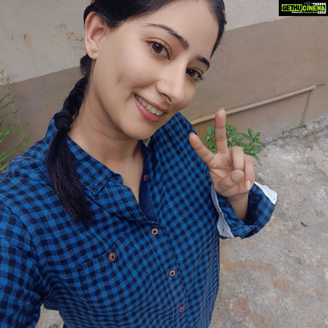 Niharica Raizada - 5.4K Likes - I feel cute in a pony tail.
I think all girls should do Sunday Pony Tail Day.
#PonyTail
#MayaDarling
#NiharicaRaizada