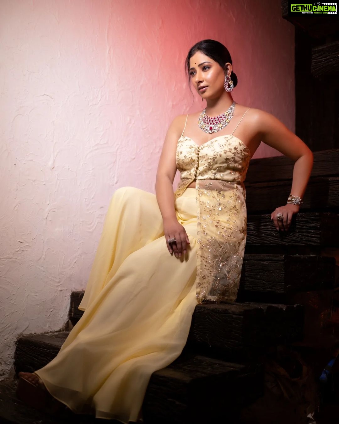 Niharica Raizada - 4.5K Likes - A little Lush a little Priti!
Styled by @pritisahnidesigns
Makeup by @makeoverbyamiofficial
Photographer @sagarsanket23 and
@mandarbhadrike_photography
Jewellery @lushjewelsmumbai
In frame @official_niharica_raizada
#Fashion #IndianAttire #NiharicaRaizada
#PritiSahni #DiamondJewellery