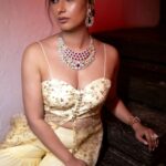 Niharica Raizada Instagram - A little Lush a little Priti! Styled by @pritisahnidesigns Makeup by @makeoverbyamiofficial Photographer @sagarsanket23 and @mandarbhadrike_photography Jewellery @lushjewelsmumbai In frame @official_niharica_raizada #Fashion #IndianAttire #NiharicaRaizada #PritiSahni #DiamondJewellery