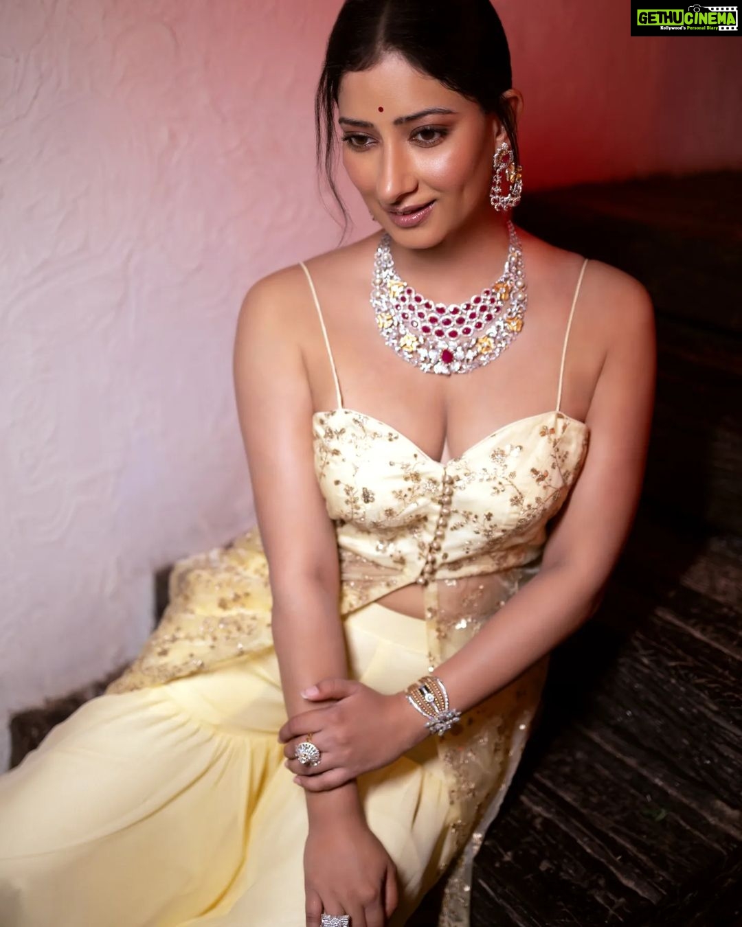 Niharica Raizada - 4.5K Likes - A little Lush a little Priti!
Styled by @pritisahnidesigns
Makeup by @makeoverbyamiofficial
Photographer @sagarsanket23 and
@mandarbhadrike_photography
Jewellery @lushjewelsmumbai
In frame @official_niharica_raizada
#Fashion #IndianAttire #NiharicaRaizada
#PritiSahni #DiamondJewellery