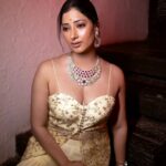 Niharica Raizada Instagram - A little Lush a little Priti! Styled by @pritisahnidesigns Makeup by @makeoverbyamiofficial Photographer @sagarsanket23 and @mandarbhadrike_photography Jewellery @lushjewelsmumbai In frame @official_niharica_raizada #Fashion #IndianAttire #NiharicaRaizada #PritiSahni #DiamondJewellery