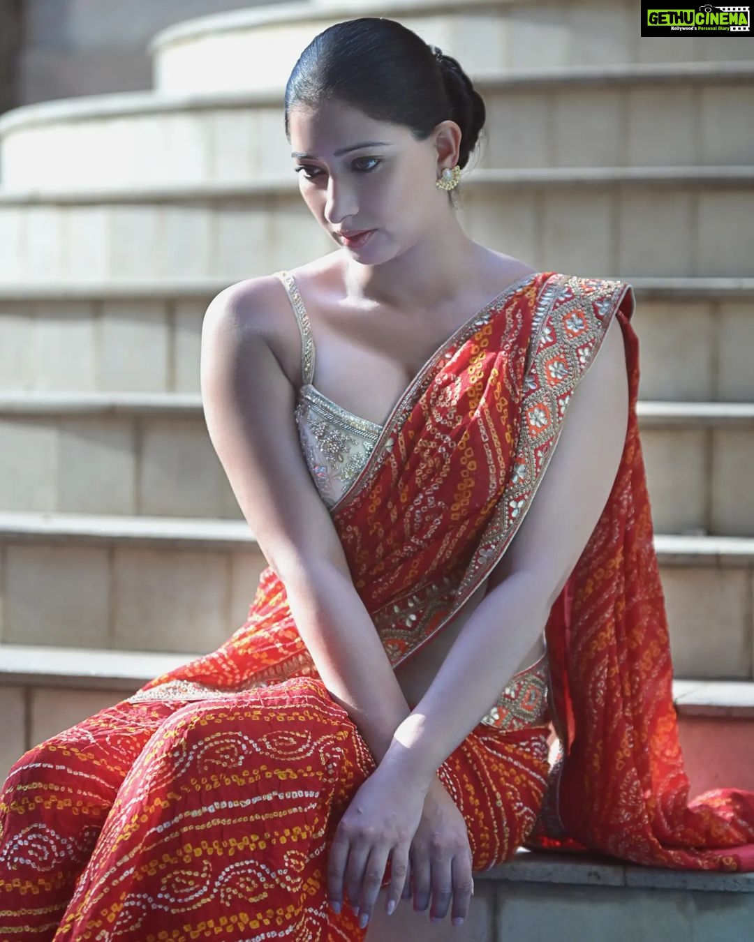 Niharica Raizada - 14.7K Likes - Gujju Baccha!
#NiharicaRaizada
Shot by @_hrishigrapher
Designer @aynaaworld
Stylist @banthia.kapil