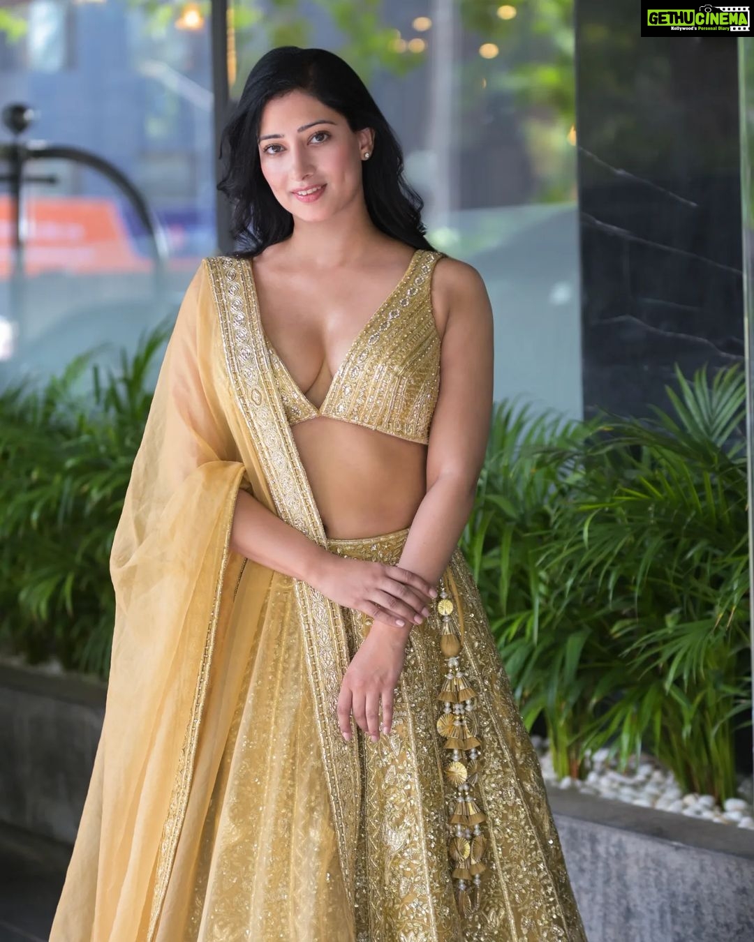 Niharica Raizada - 62.3K Likes - Niharica start doing Yoga....
#NiharicaRaizada
Photography @_hrishigrapher
Stylist @banthia.kapil
Wardrobe @aynaaworld