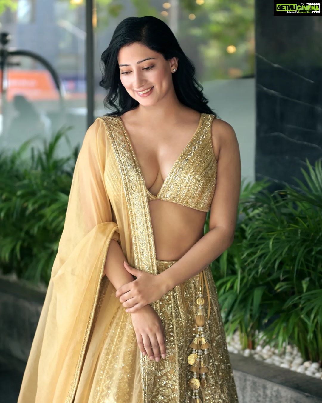 Niharica Raizada - 62.3K Likes - Niharica start doing Yoga....
#NiharicaRaizada
Photography @_hrishigrapher
Stylist @banthia.kapil
Wardrobe @aynaaworld