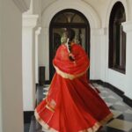 Nikhila Vimal Instagram – Lost in the twirl of red♥️

#twirling dreams #twirl_around_world 

Makeup @unnips
Costume & styling @fariz_lezin_
Photography @merin__georg 
Location @azora.hotels