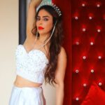 Nikita Rawal Instagram - “A queen is always confident in her own abilities.” ❤️ #nikitarawal #queen #white #eligent