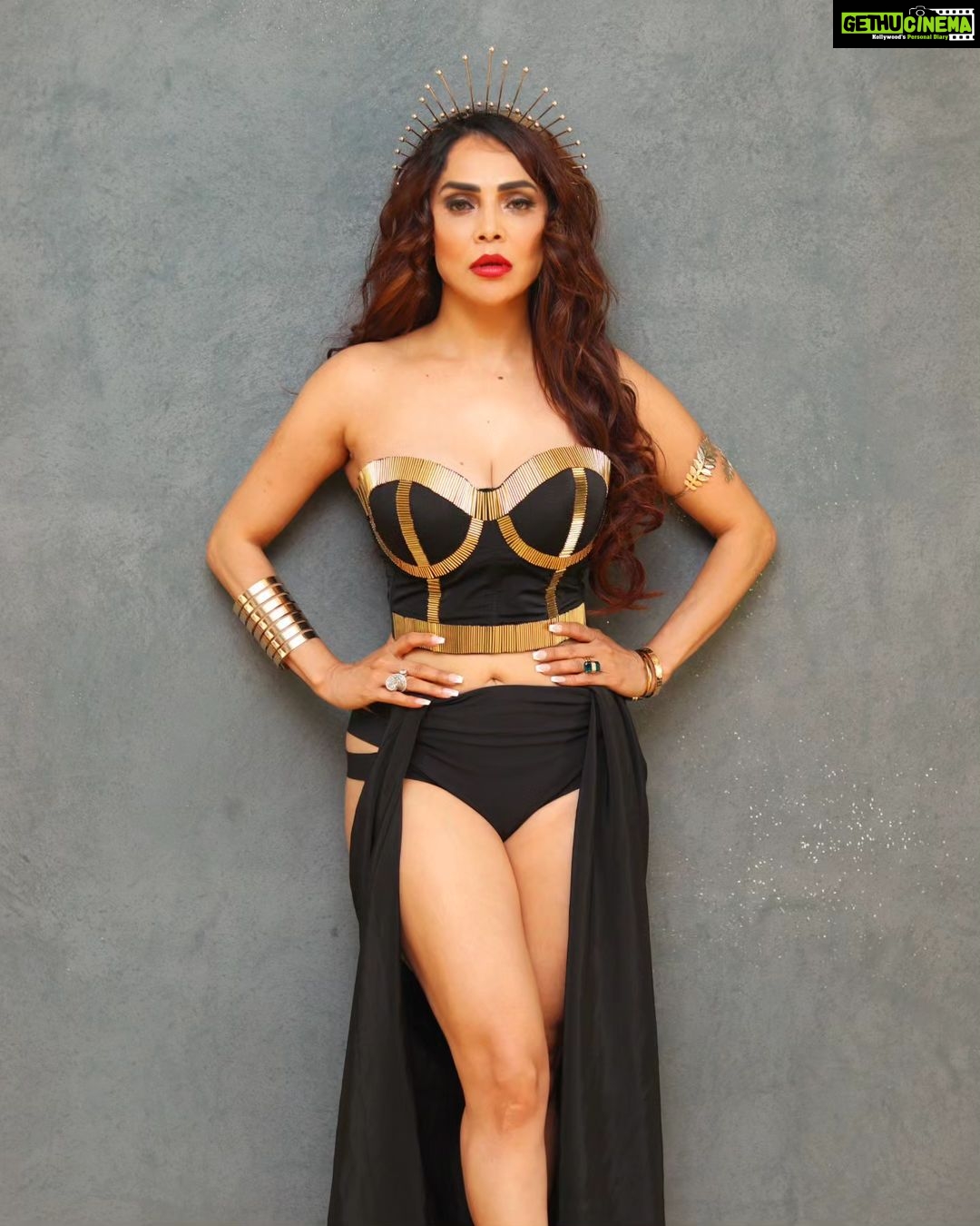 Nikita Rawal Instagram - You can have anything you want in life if you dress for it. . . . . #stayel #poster #nikitarawal #actor #star #icon #closeup #blacklove #blackgirlmagic #mumbai #mumbaishoot #portraitphotography #closeupshot #fashionblogger #fashionista #instagood #instalike #bikini #bikinigirl #blackbikini #bikinishoot Mumbai, Maharashtra