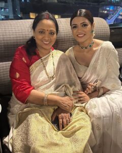 Nimika Ratnakar Instagram - At the trailer launch event of Kranthi ❤️
Twinning again with DBoss 😊
@darshanthoogudeepashrinivas Sir

@laxmikrishnaofficial thank you for styling me 😘 
@makeoversbylavanya9 thanks for your efforts on my make up and hair 😘

#darshanthoogudeepasrinivas #dboss #kranti #pushpavati #shakeutpushpavati #krantirevolutionfromjan26 #actor #model #trending #trend #sandalwood #kannada #kannadaactress #actress #nimika #nimikaratnakar