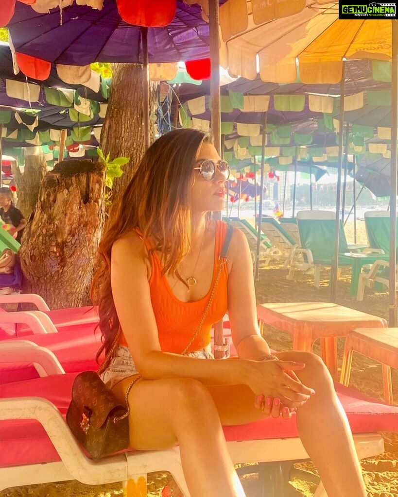 Nimika Ratnakar Instagram - Tangerine 🧡 #instagood #instagram #insta #trending #trend #trendingreels #trendingsongs #actor #model #shoot #shootmode #sandalwood #kannada #actress #nimika #nimikaratnakar #calmdown #selenagomez #rema Pattaya Beach