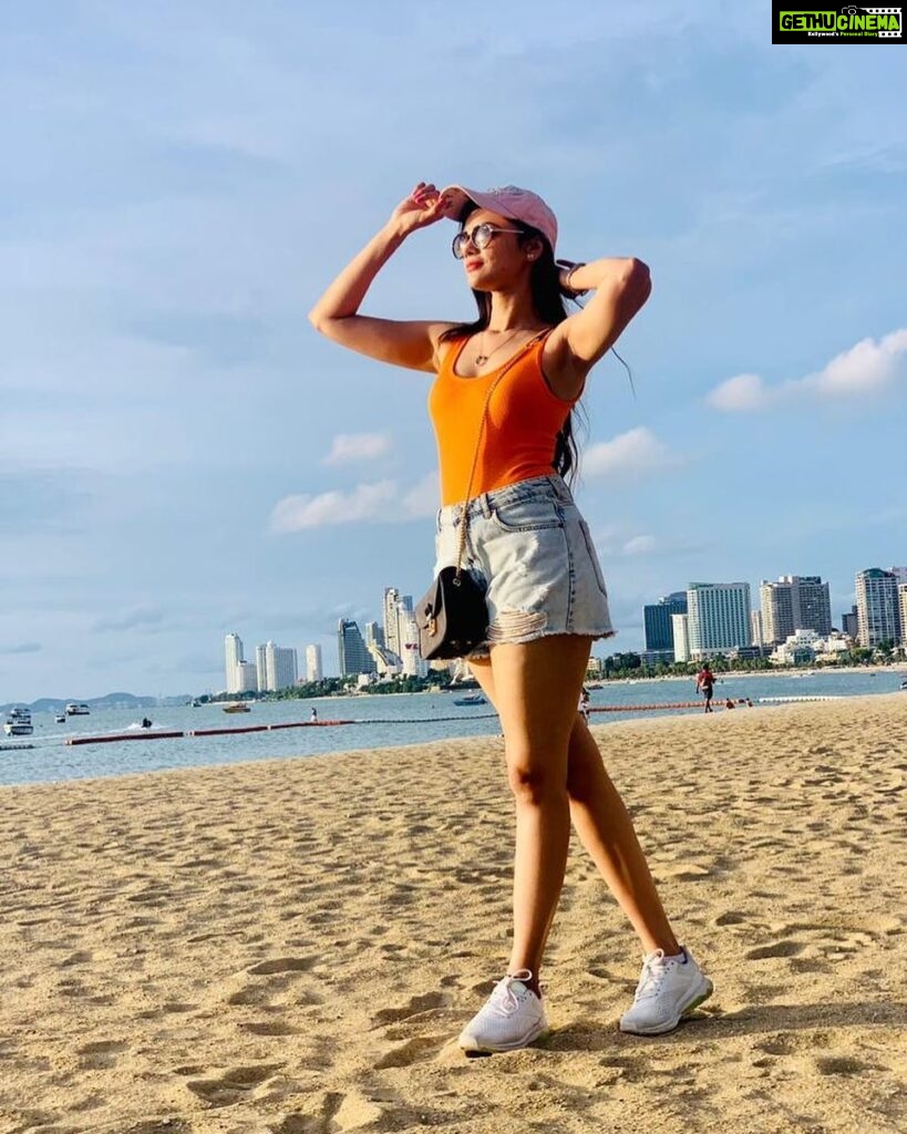 Nimika Ratnakar Instagram - Day Dreaming ✨ #bangkok #bangkokdiaries #shoot #actress #worklife #abbara #beach #beachbaby #trip Bangkok