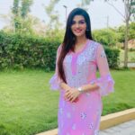 Nimika Ratnakar Instagram - Tickled Pink 🌸💕 #flauntingmyindianness #prettyinpink