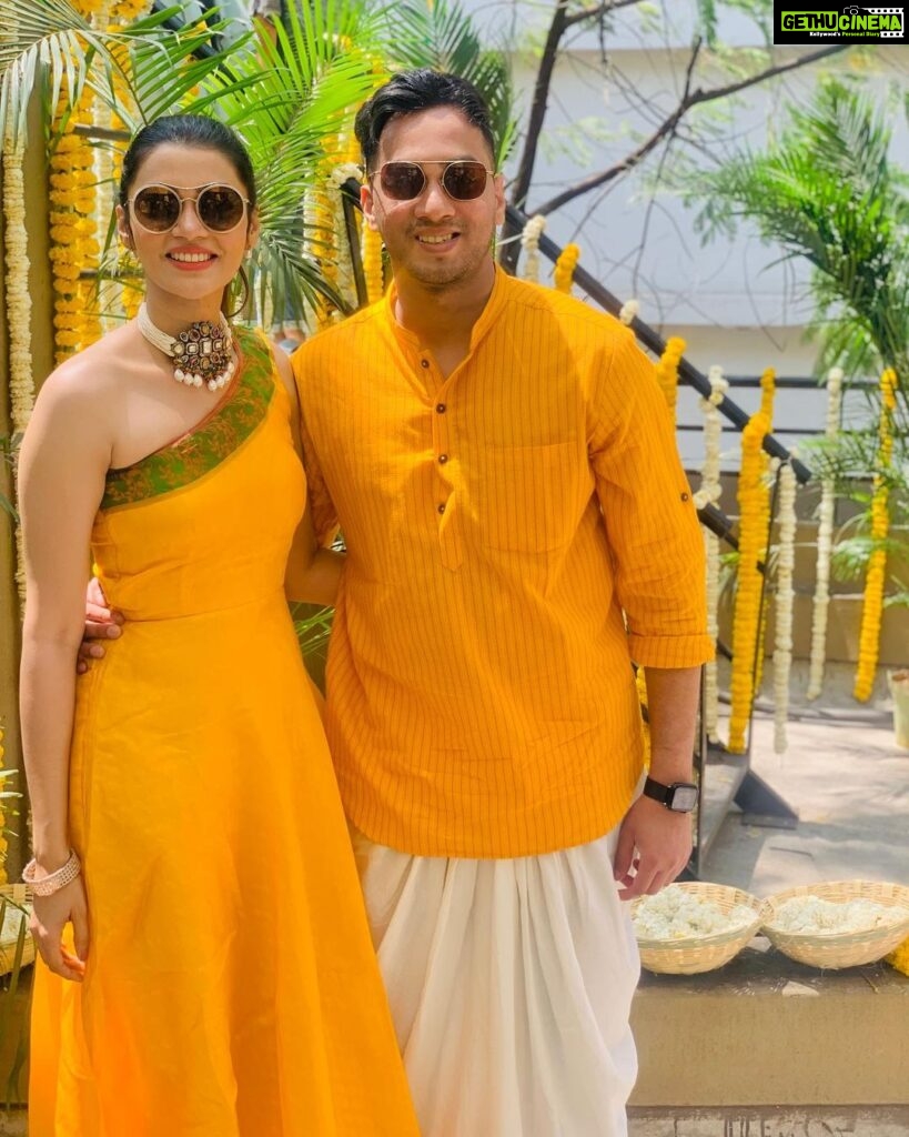Nimika Ratnakar Instagram - Yellow is normal for all day but today’s yellow is different because it’s my cousin’s haldi 💛 Also look at Me and my brother giving majorrr Haldi vibes !! 🤭🌻 Jewellery: @rentingstoli #shaadiseason #bestfriendswedding #yellow Pune, Maharashtra