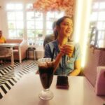 Nimika Ratnakar Instagram - Say Yes to adventures 💃🏻💃🏻💃🏻 So good to meet u @archana.devadiga bhabhi 🤗 #photography #trending #trend #redminote9promax #cafe #fun #nimika #nimikaratnakar #random #randomclick #mangalore #whiteroom #sandalwood #kannada #kannadaactress #actor #model #actress #actorslife #casualstyle #casual
