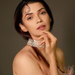 Nimika Ratnakar Instagram - Peach Panther 🧡 Photography: @framesbyvikaskakolu Styling & Wardrobe : @laxmikrishnaofficial Make up & hair : @glam8_makeup_studio #photography #actor #model #shoot #trending #sandalwood #nimika #kaatera #dboss #nimikaratnakar #kannadaactress #vogue #fashion #fashionstyle #fashionstatement #fashioninsta