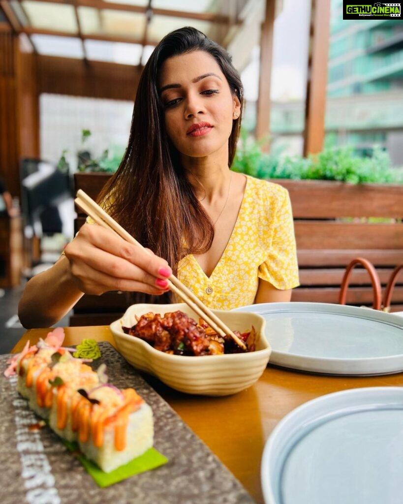 Nimika Ratnakar Instagram - I just want someone to look at me the way i look at food 🍱🥘😍🤤 #loveforfood #food #foodporn #foodie #nimika #nimikaratnakar #vacation #metime #foodstagram #bangalore #trending Bangalore, India