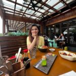 Nimika Ratnakar Instagram - I just want someone to look at me the way i look at food 🍱🥘😍🤤 #loveforfood #food #foodporn #foodie #nimika #nimikaratnakar #vacation #metime #foodstagram #bangalore #trending Bangalore, India