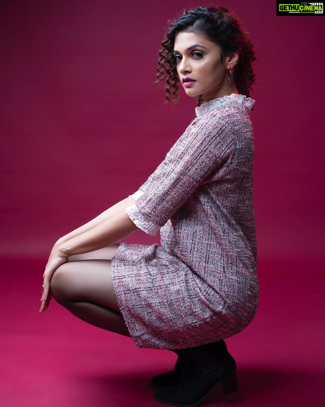 Nimika Ratnakar Instagram - Clearly, I couldn't pick just one photo to post from this day 🙈 Which picture gives you heart eyes the most? 😍 Photography : @photosby_abel Makeup & Hair: @glam8makeover #photoshoot #curls #actress #model #photooftheday #trending #photodump