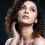 Nimika Ratnakar Instagram – You know you’re all set to slay when 
Curls ✅
Smile ✅
Accessories ✅
Vibe ✅
Jewellery: @giva.co 
Photography : @abel_prince.j 
Makeup & Hair: @glam8makeover 

#OOTD #Slay #GoodVibes #Curls #actor #model #givasilverjewellery #giva #sandalwood #photography