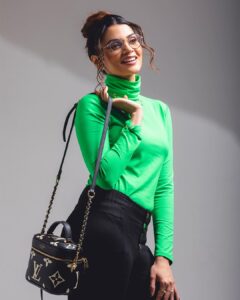 Nimika Ratnakar Instagram - “A girl should be two things: Classy & Fabulous” - Coco Chanel

Such a lovely time shooting with the very talented photographer @vinu5494 and the very pretty MUA @supremesparklemakeupartistry whose work is as beautiful as her, hairstylist @iysha_makeover ❤️

#photography #trending #trendingnow #trend #model #actor #photoshoot #shootmode #shoot #shooting #nimika #nimikaratnakar #sandalwood #tollywood #kannada #kollywood #bollywood #kannadaactress #heroine #actress #mua #fashion #vogue #neon #birds #parrot #makeup #mua #green #photography #photo