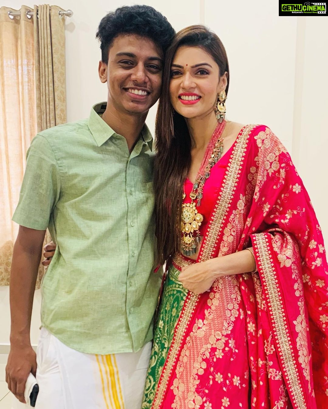Nimika Ratnakar Instagram - Her Big Day ❤️ Happy married life dear @shibsworld2021 😘 Jewellery: @rentingstoli #trending #trendingnow #wedding #marriage #lehenga #bridesmaids #model #actor #sandalwood #tollywood #bollywood #weddingseason #bestie #bestieswedding #kudla #mangalore #bride #jewellery #fun #family