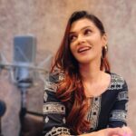 Nimika Ratnakar Instagram - After a long time 😊😊😊 ಬಹಳ ಸಮಯದ ನಂತರ 😊😊😊 Keys and Rhythms - Abhishek MA @abhis_rhythms Recording and video Shoot - Manasa Holla Studios Mix and Master - Manasa Holla @hollamanasa DOP - Lekha Holla #trending #instareels #viral #music #musicianlife #naguendide #coversong #covervideo #instamusic #musiclover #alltimemusic #pallavianupallavi #kannadaoldhits #darshanfans #darshanthoogudeepasrinivas #kaatera #pushpavati #shakeitpushpavati #trendingreels #reelsinstagram #reels #viralreels #trend #nimika #nimikaratnakar #actor #singer #model