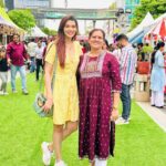 Nimika Ratnakar Instagram - Mumma’s Girl 😘 #mom #mum #mumma #mummasgirl #familytime #momtime #pushpavati #kranti #kaatera #d56 #darshanthoogudeepasrinivas #dboss #trend #trending #casual #photography #photooftheday #photo #picoftheday #nimika #nimikaratnakar #vogue #fashion
