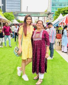 Nimika Ratnakar Instagram - Mumma’s Girl 😘 

#mom #mum #mumma #mummasgirl #familytime #momtime #pushpavati #kranti #kaatera #d56 #darshanthoogudeepasrinivas #dboss #trend #trending #casual #photography #photooftheday #photo #picoftheday #nimika #nimikaratnakar #vogue #fashion