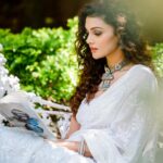 Nimika Ratnakar Instagram – Day of peace 🕊️ 

Jewellery: @rentingstoli 
Photographer: @vikasphotofactory 
Location: @elementscelebratebangalore 
Makeup: @makeoverbysamridhi_ram 
Hair stylist: @sumamakeover 
Designer : @rentyourlook_by_chandangowda 

#dboss #darshanthoogudeepasrinivas #challengingstardarshan #d56 #kaatera #actor #model #tumtum #trending #trend #kannada #kannadaactress #sandalwood #photooftheday #photography #ethnicwear #kranti #nimika #nimikaratnakar #pushpavati #white #ugadi #gudipadwa #dasara #hoysala #festival #festiveseason
