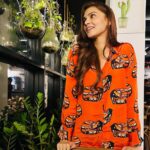 Nimika Ratnakar Instagram - Leaf me alone – I’m hanging with plants 🌱 #nimika #nimikaratnakar #selflove #green #dasara #kannada #sandalwood #actress #actor #dboss #model #trending #orange #karnataka #india