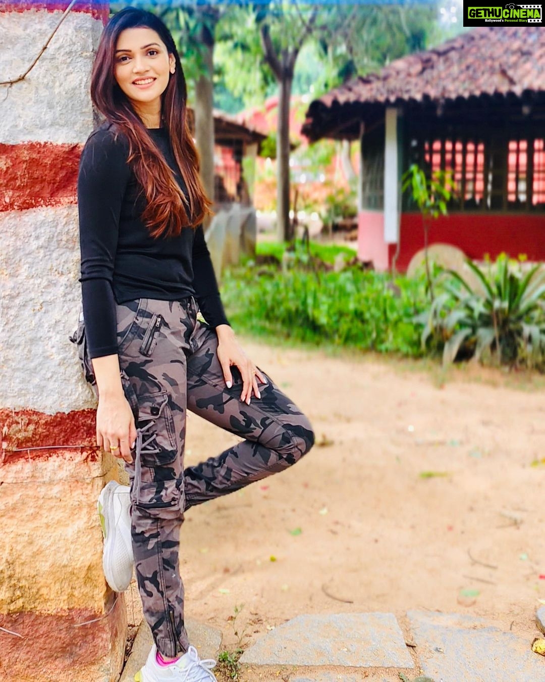 Nimika Ratnakar Instagram - Ancient monuments, recent thoughts 😌 ಪ್ರಾಚೀನ ಸ್ಮಾರಕಗಳು, ಇತ್ತೀಚಿನ ಆಲೋಚನೆಗಳು 😌 #actor #model #sandalwood #kannadaactress #kannada #nimika #nimikaratnakar #pushpavati #kaatera #dboss #trending #trend
