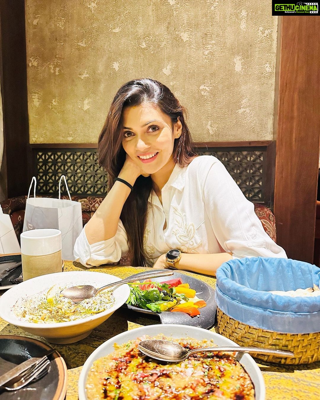Nimika Ratnakar Instagram - A calorific affair that is worth to be cherished 😉 Baklava Shake #actor #model #sandalwood #kannadaactress #kannada #nimika #nimikaratnakar #pushpavati #kaatera #dboss #trending #trend #baklava #foodie #foodstagram