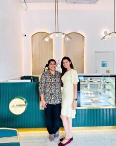 Nimika Ratnakar Instagram - From making cookies and cakes at home for us during our college times to having your own beautiful cafe today,  @the_nameless_traveller so proud of you darling 🤗 Enjoyed every bit of the food I tasted @cafe.flourista ❤️ Congratulations love 💕 

#cafeflourista #nimika #nimikaratnakar #pushpavati #dboss #darshanthoogudeepasrinivas #kaatera #bestfriends #bestie #cafe #goodfood #trending #trend #foodforlife #foodie #mangalore #mangaloremerijaan #kudla